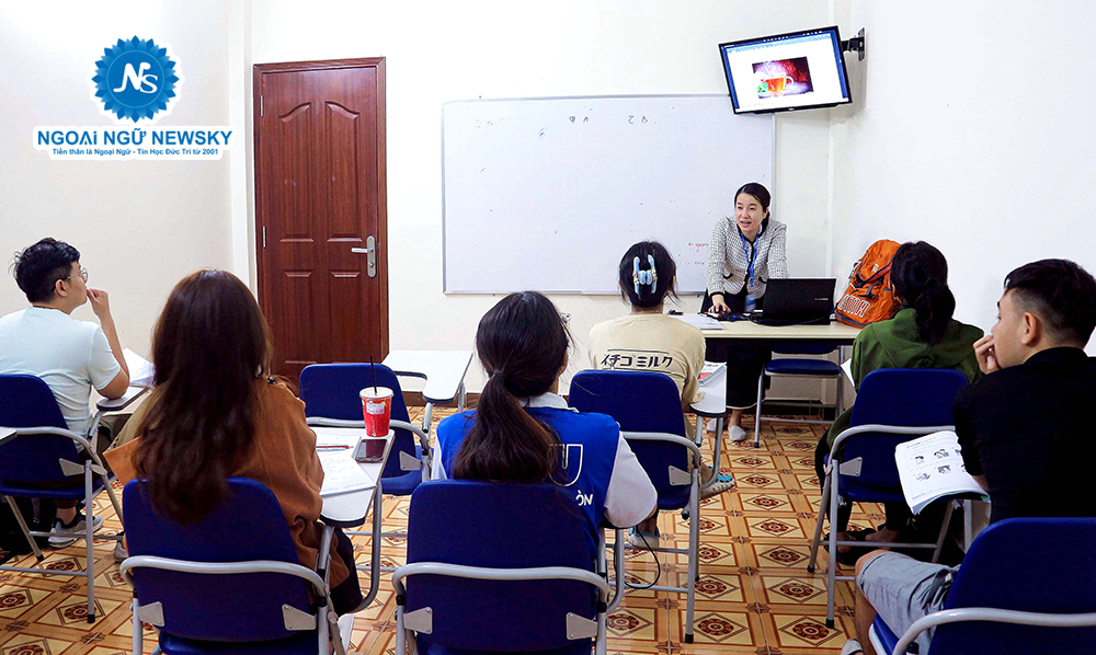 Một lớp học tiếng Trung tại NewSky cho học viên Hóc Môn