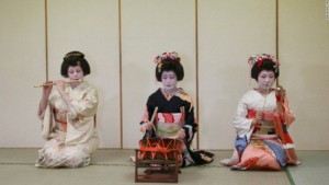tro-thanh-geisha-bb-baaades8do