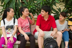 James cia sẻ với sinh viên Việt Nam về bí quyết học ngoại ngữ